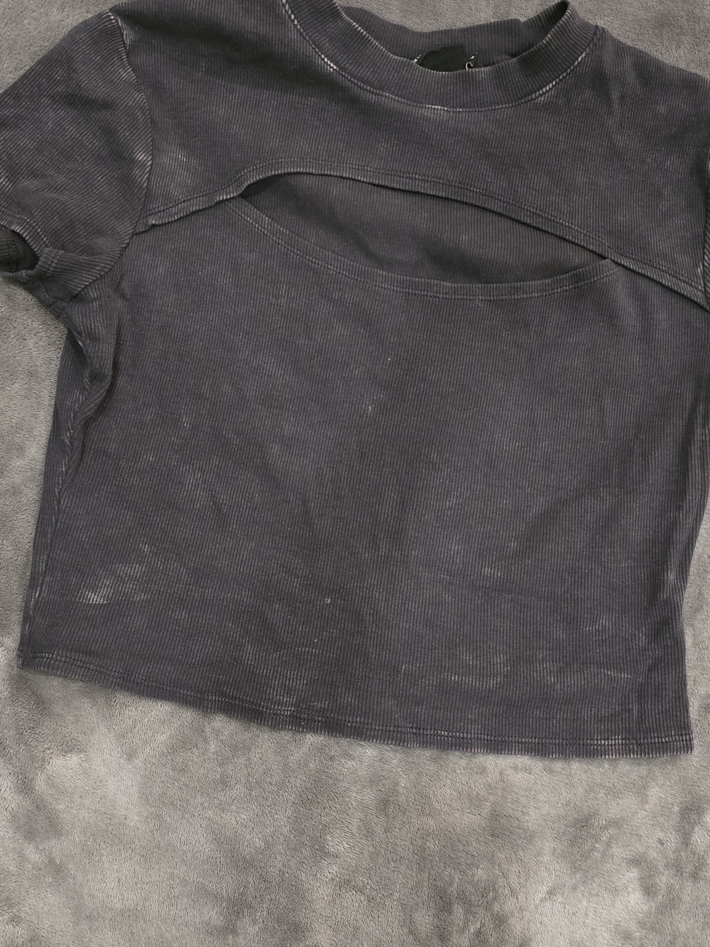 Cutout Ribbed Crop Top in Charcoal